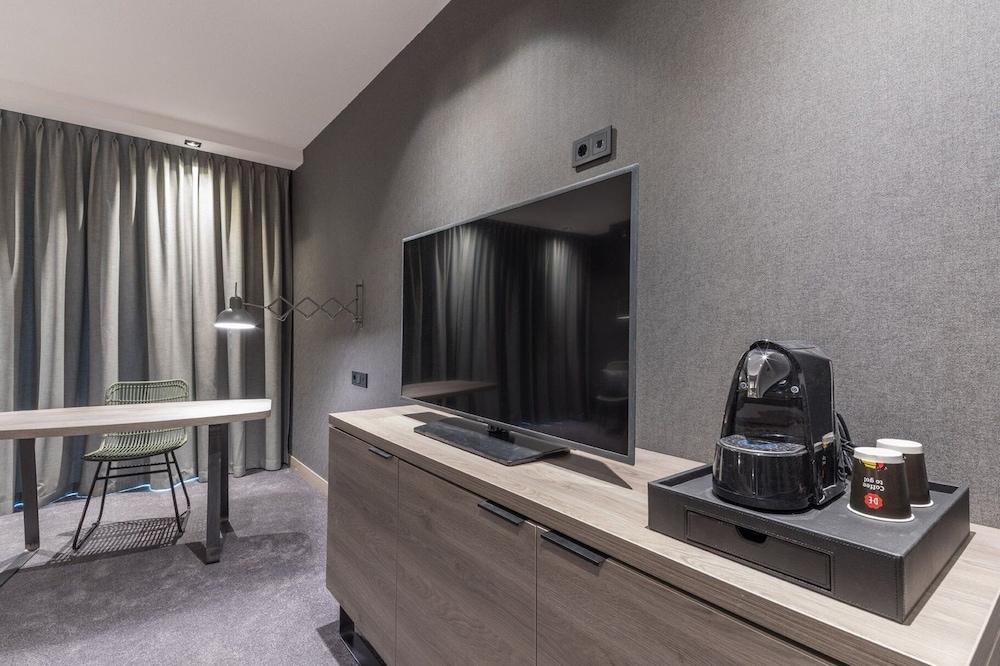 Van Der Valk Hotel Leeuwarden Bagian luar foto