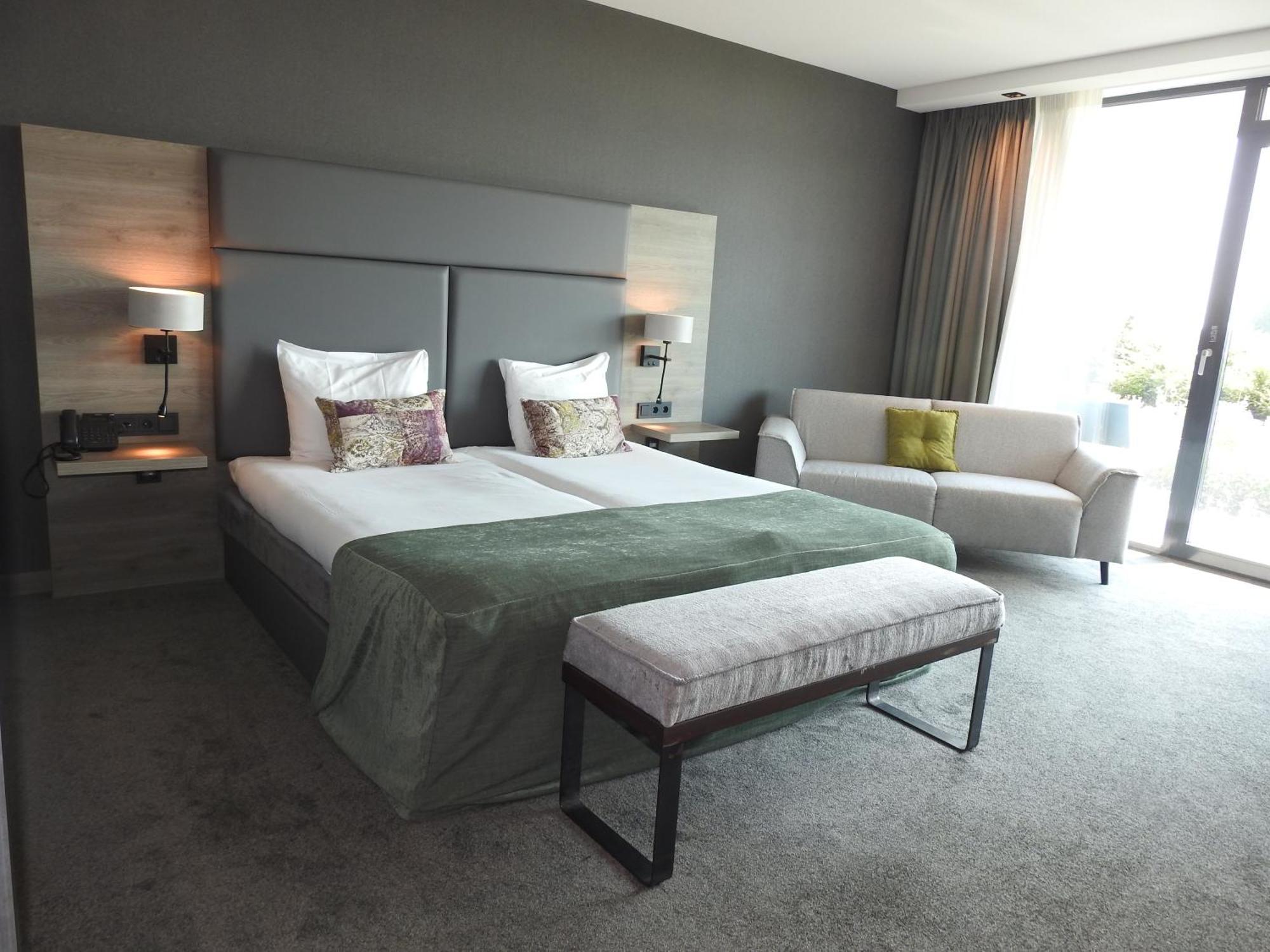 Van Der Valk Hotel Leeuwarden Bagian luar foto