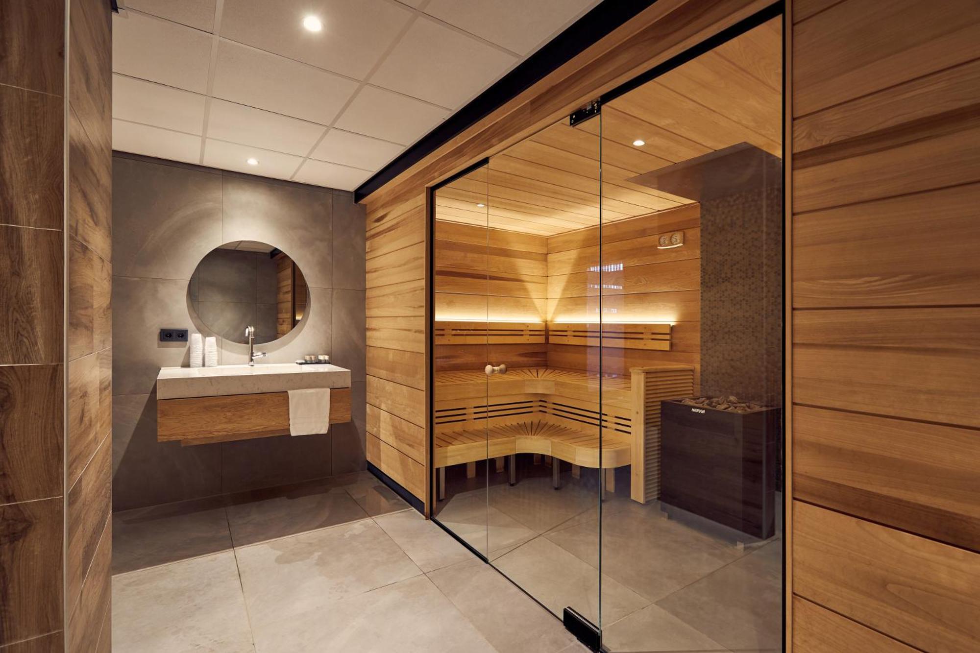 Van Der Valk Hotel Leeuwarden Bagian luar foto