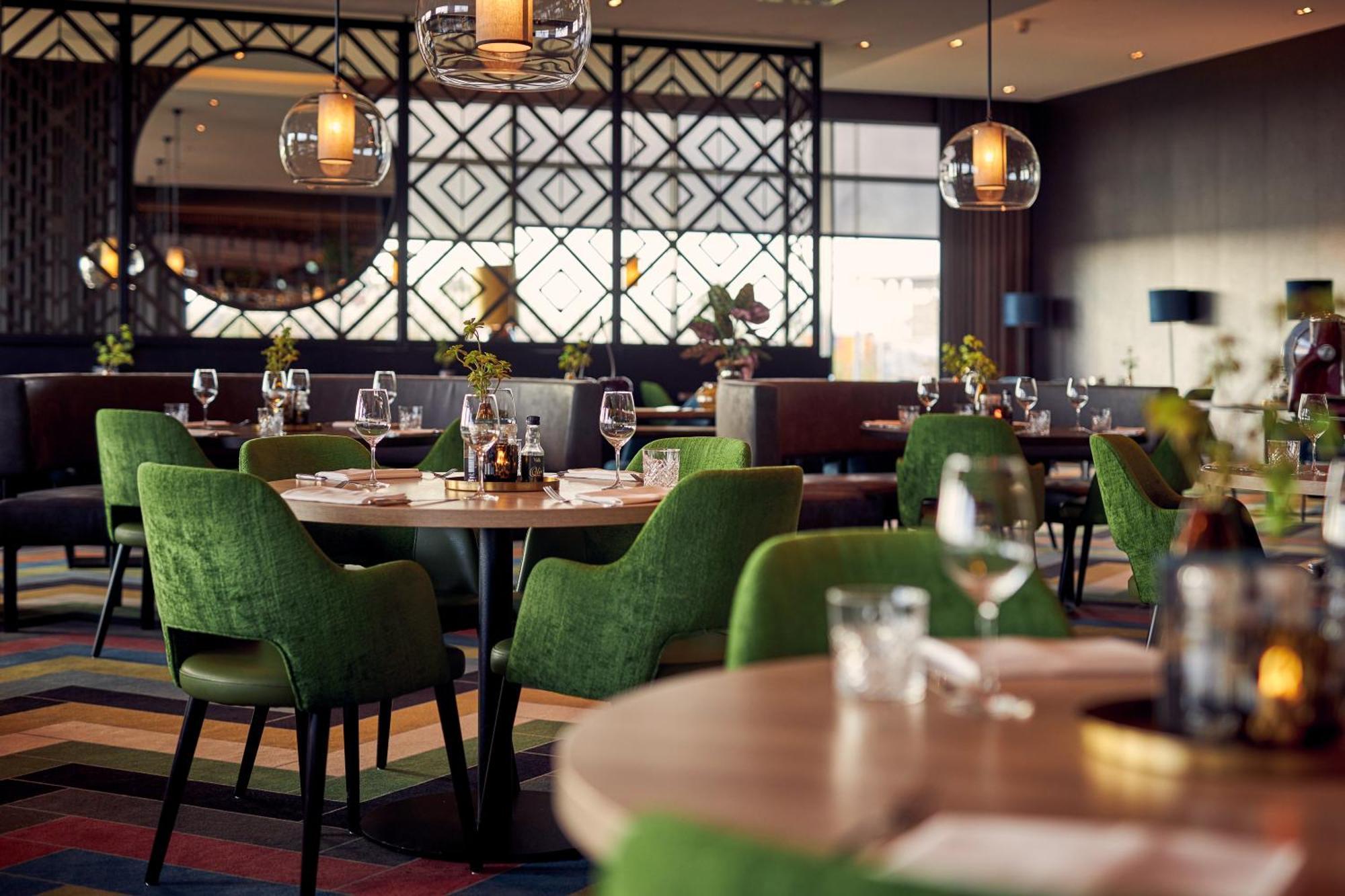 Van Der Valk Hotel Leeuwarden Bagian luar foto